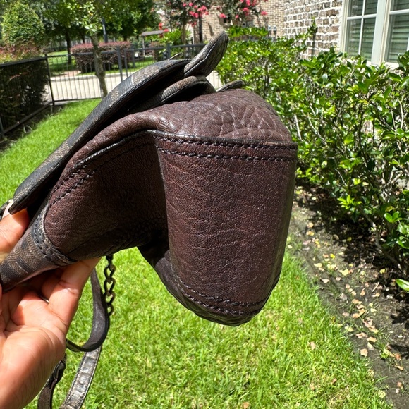 Vintage Fendi B Buckle Handbag Purchased in Paris In Good Condition - Picture 11 of 13